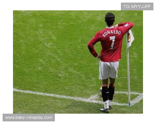 足球球星意外走光引发热议 网络热搜不断网友热烈讨论隐私与公众形象的边界